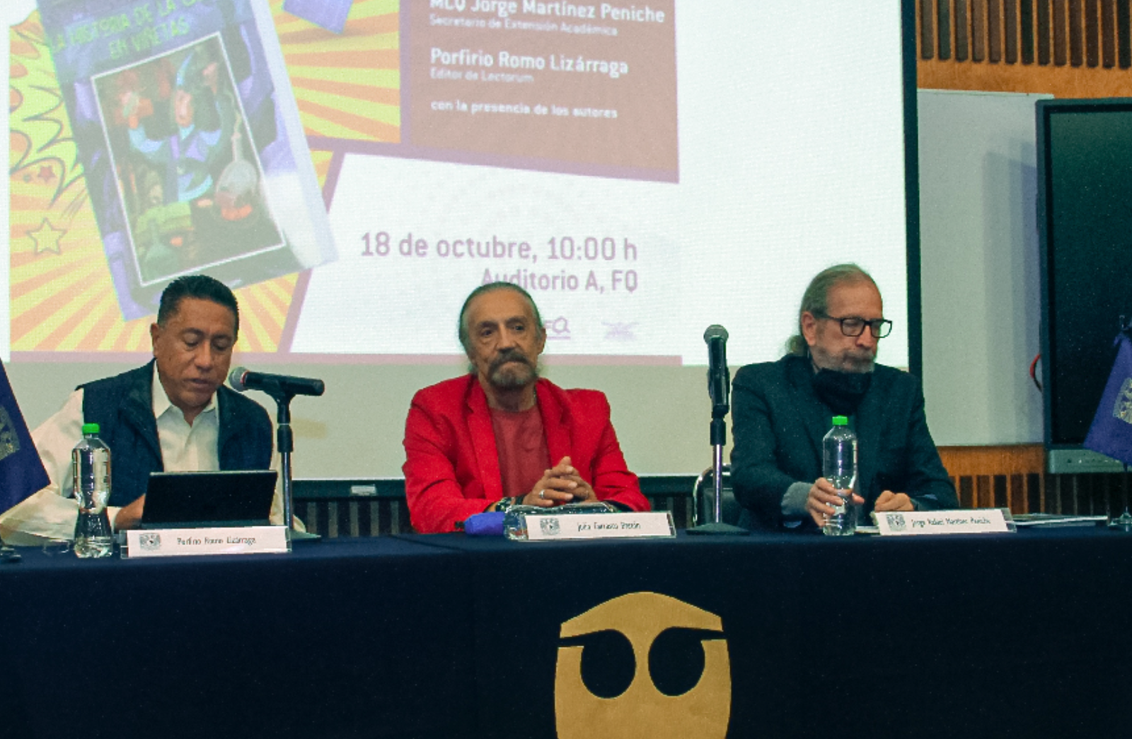 Presentan egresados su libro Historia de la Química en viñetas